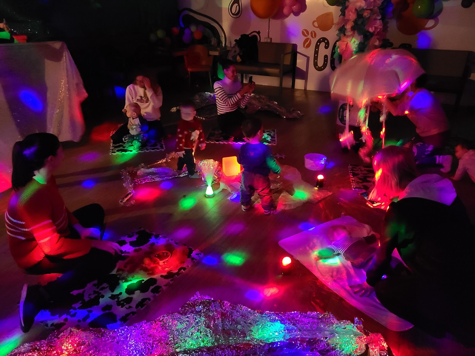AvoCuddle Playroom - Photo 9